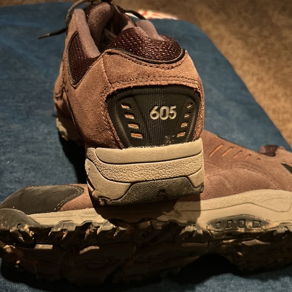 New balance men’s 605 size 12 4E(wide) in brown leather and nylon. - Picture 2 of 7
